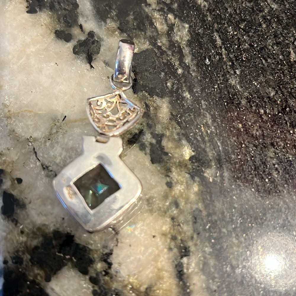 Sterling Silver Mystic topaz pendant. Beautiful purple - Picture 3 of 8